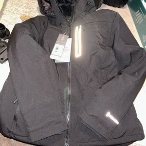 This jacket is really nice! It’s a ladies size SMALL, Free country.